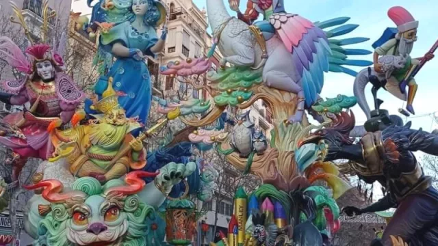 Y el primer premio es para… “Exposición-Micer Mascó” (comisión fallera ganadora, por primera vez en toda su historia)