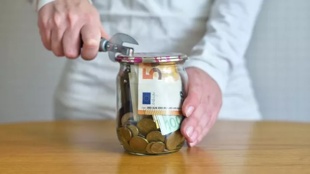 El 62% de los valencianos está insatisfecho con la cantidad que consigue ahorrar cada mes