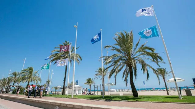La playa del Auir en Gandía ha vuelto a conseguir el distintivo de bandera azul (consolidando este reconocimiento por segundo año)