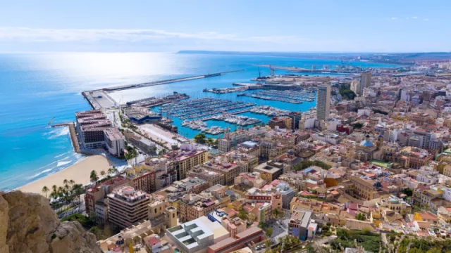 EasyJet expande sus operaciones en España con una nueva base estacional en Alicante (para el próximo año)