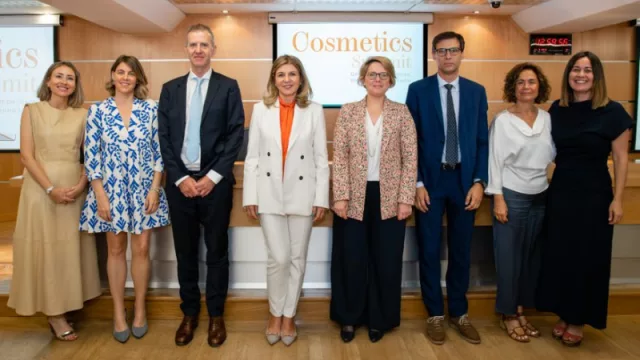 La industria cosmética destaca su compromiso en sostenibilidad, innovación y competitividad empresarial (en la cumbre de la cosmética)
