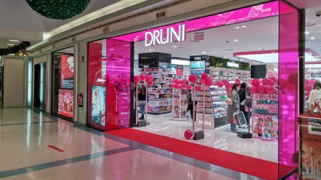 El mercado español de la perfumería vuelve a concentrarse con la fusión de Druni y Arenal  (crean un gigante de 800 millones de euros en España)