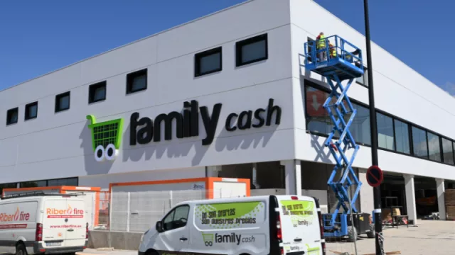 Las obras de la tienda Family Cash está en su etapa final (camino a su apertura en Alicante)