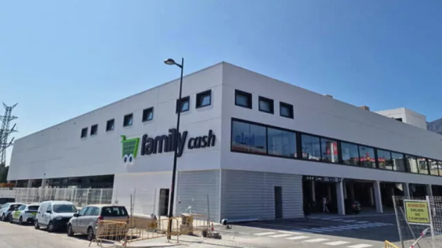 Family Cash ha invertido 7 millones de euros en su nuevo establecimiento (el supermercado más vanguardista en Finestrat)