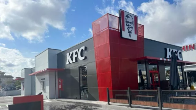 KFC inaugura un nuevo restaurante en Orihuela (y así impulsa su crecimiento con la apertura número 21 en Alicante)