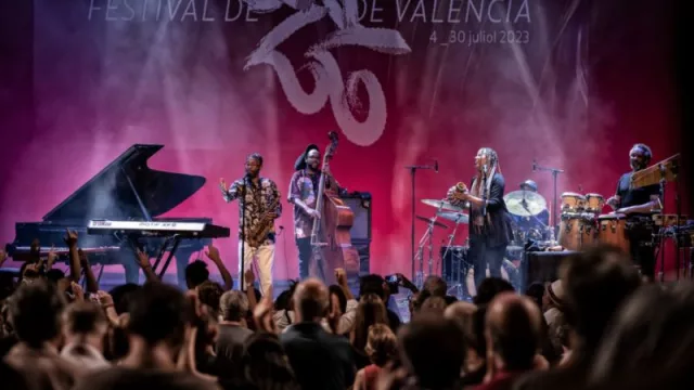 Festivales de jazz en diferentes localidades de la Comunitat (oferta musical de primeras figuras nacionales e internacionales)