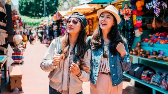 La visita de turistas asiáticos siguen experimentando cifras de crecimiento en España (con un 420% en el primer semestre del año)