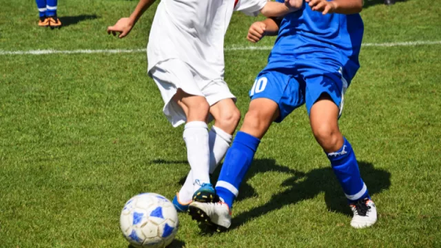 Ni influencers ni médicos: los niños valencianos quieren ser de mayores futbolistas y científicos, y las niñas profesoras y pasteleras (según Adecco)