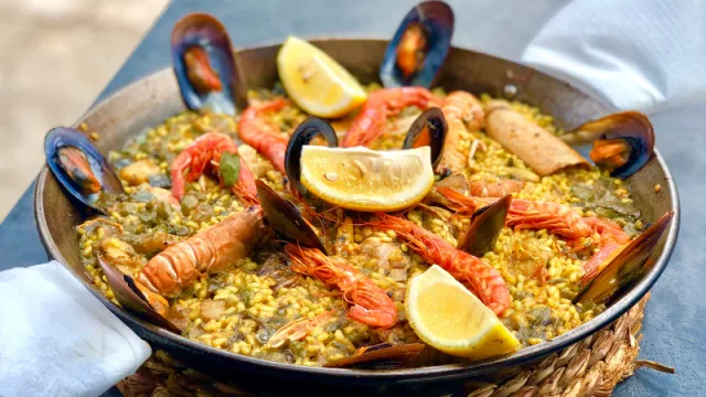 Para los adictos a viajar, Renfe une la Comunitat Valenciana con un centenar de destinos durante el verano