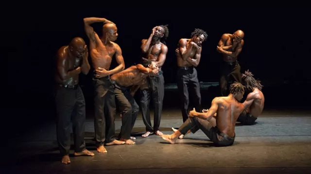 El latido rítmico de África resuena en Sagunt con ‘Omma’ de Josef Nadj (en el Teatre Romà una pieza con bailarines de diferentes países africanos)