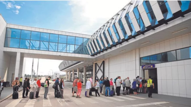 El aeropuerto de Castellón acoge una operativa chárter para el desplazamiento de representantes del sector cerámico a la feria Cersaie de Bolonia