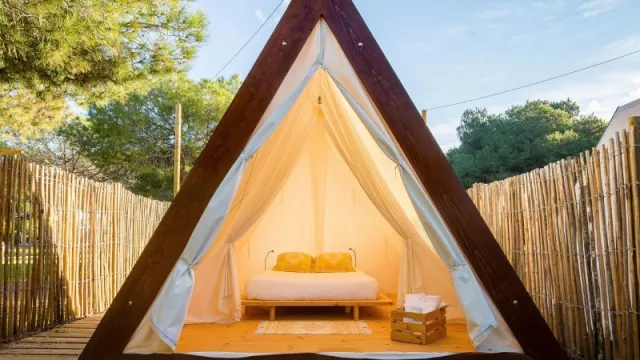 Garrofer Green Camping by HolaCamp recibe el galardón al alojamiento más original de España