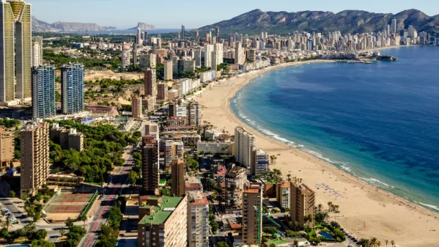 Turisme Comunitat Valenciana y el Instituto Tecnológico Hotelero proyectan en Benidorm la primera habitación de hotel con inteligencia artificial