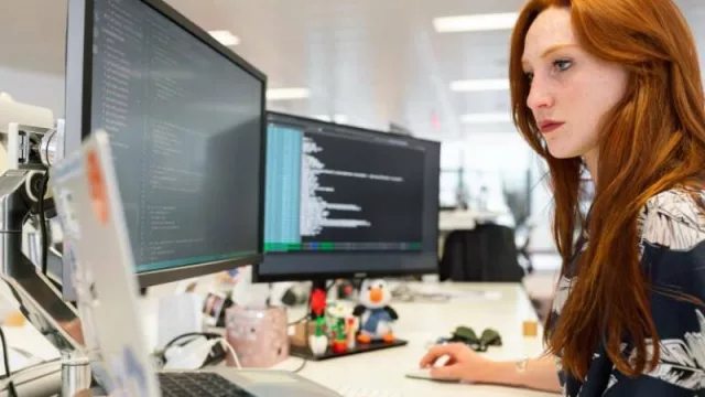 El Consell incrementa hasta 2,5 millones de euros los fondos para formar y contratar a personas desempleadas en empresas