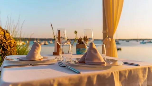 Menorca, Cantabria, Ibiza, Formentera y Pontevedra: las 5 regiones que han experimentado un mayor crecimiento en el número de reservas en 2023