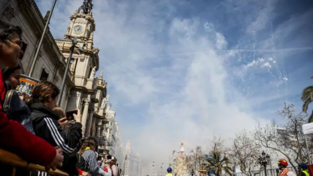 Educación destina 180.000 euros para promocionar el valenciano en los llibrets de Fallas y Magdalena