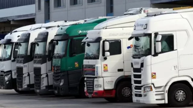 La Generalitat se reúne con la Federación de Transportes de Alicante para paliar el importante déficit de transportistas