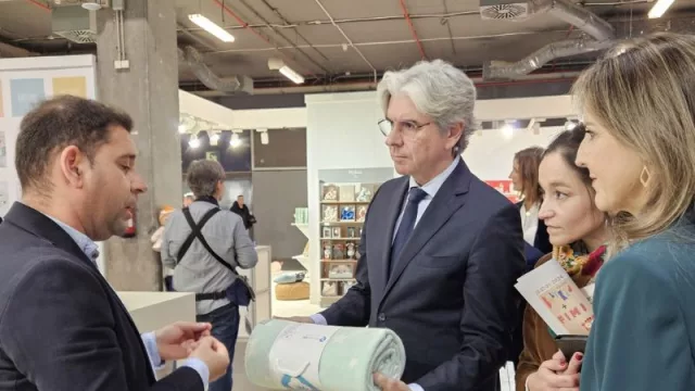 El secretario autonómico de Industria anuncia ayudas para fortalecer la competitividad en las empresas de Puericultura y Moda Infantil