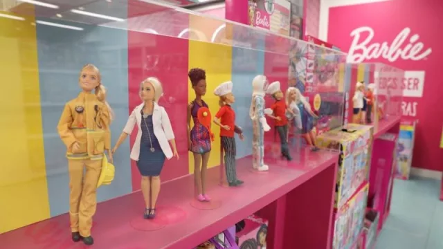 Mattel (la fabricante de las muñecas Barbie) gana 199,5 millones de euros en 2023 (un 45,6% menos que en su ejercicio anterior)