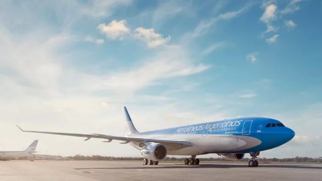 Aerolíneas Argentinas abre un proceso de retiro voluntario para 8.000 trabajadores (personal de tierra y con antigüedad de más de dos años)