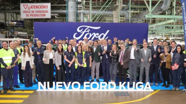 Carlos Mazón reitera el compromiso del Consell con la industria de la automoción valenciana