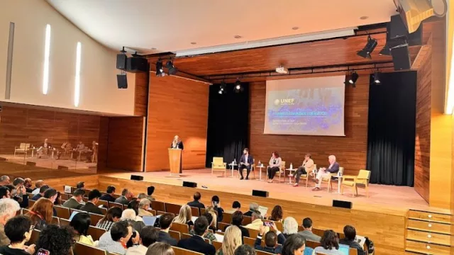 La I Cumbre de Comunidades Energéticas de UNEF culmina con la firma de un manifiesto público-privado para su impulso en España