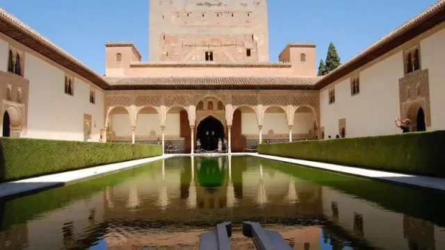 El jardín secreto y paradisíaco de Granada que merece un desvío: Carmen de los Mártires, uno de los secretos mejor guardados de esta ciudad
