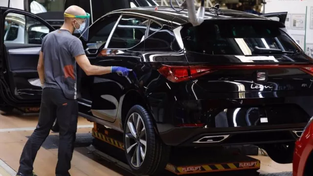 La actividad de las fábricas españolas aceleró en mayo a máximos de 26 meses (según PMI)