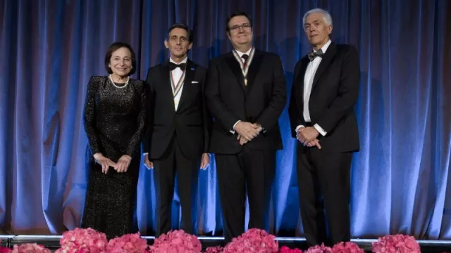 Telefónica cierra la sesión bursátil en Wall Street con un 'toque de campana' para celebrar sus 100 años