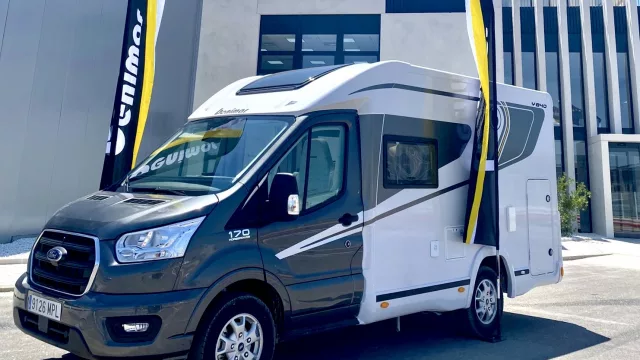 Dani Román, el hombre pájaro español, nuevo embajador de Benimar