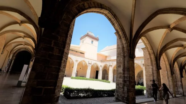 Cultura reedita el libro de historia y arquitectura del antiguo convento carmelita, sede del actual Centre del Carme de València
