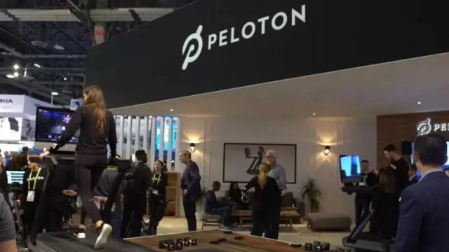 Peloton reduce un 56% sus pérdidas anuales, hasta 496 millones, y mejora sus ventas en el último trimestre