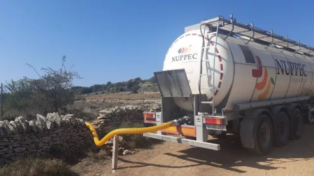 C.Valencia suministra en un mes 7 millones de litros de agua a 41 municipios para garantizar la supervivencia de reses