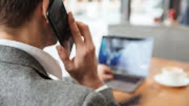 Al 70% de los españoles les han contactado sin pedirlo en el último año para ofrecerles servicios financieros