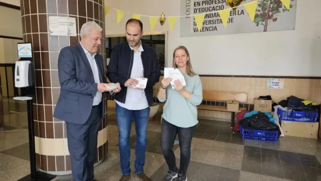 Alumnos de Massanassa, La Torre, Alfafar y Benetússer reciben tarjetas navideñas de niños mexicanos