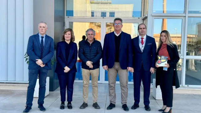 Martínez Mus destaca la intensa labor de universidades, entidades y voluntarios en la atención de los animales afectados por las inundaciones