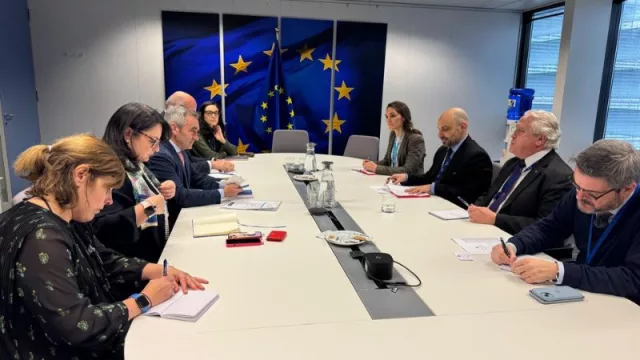 Barrachina defiende en Bruselas que los pescadores aumenten los días de pesca y la igualdad de trato para la agricultura de la Comunitat Valenciana