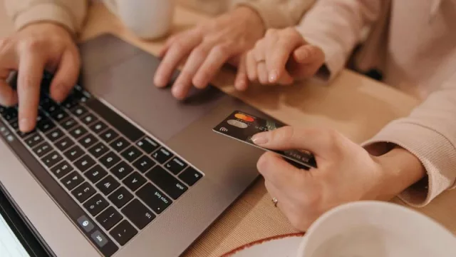 Los españoles gastarán 480 euros de media en reservas 'on line' de viajes para Semana Santa,un 15% más