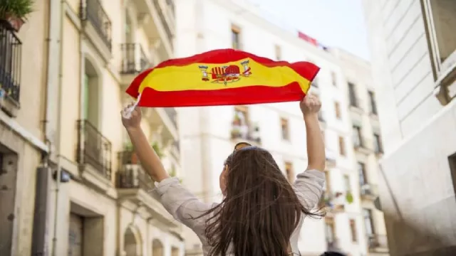 Nacionalidad española por residencia: una vía rápida para iberoamericanos que ya viven en España