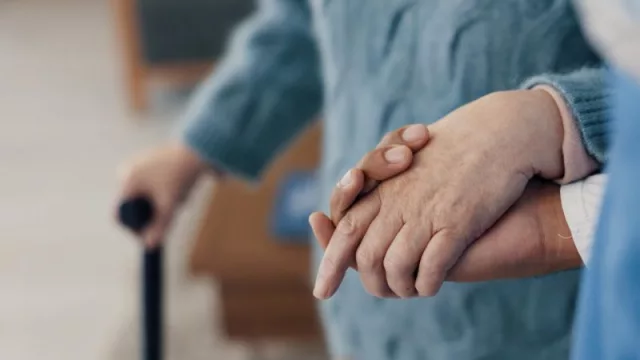 Qida impulsa el empleo de más de 2.500 personas cuidadoras a domicilio este verano