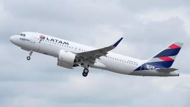 Latam Airlines invierte 50 millones para implementar WiFi a bordo en vuelos de larga distancia en 2026