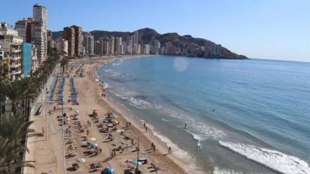 Los hoteles del litoral de la Comunitat Valenciana parten con unas reservas cercanas al 82 % para el mes de agosto