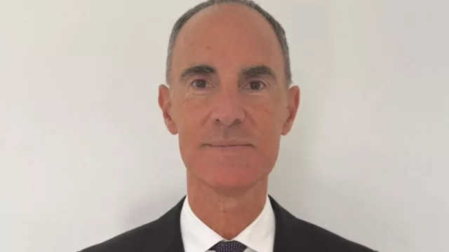 Indra elige al exdirectivo de Nissan Frank Torres para dirigir su división de vehículos militares.