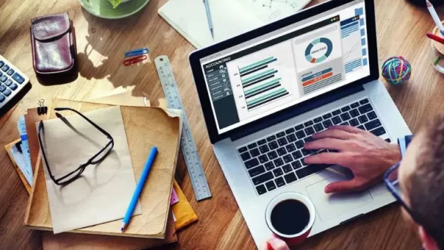 Teletrabajo: el modelo híbrido cobra fuerza, pero aumenta la ‘tensión’ entre trabajadores y empresas