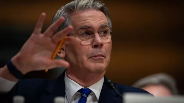 Bessent avanza que EEUU ha doblado el paquete de ayuda a Argentina hasta los 34.366 millones de euros