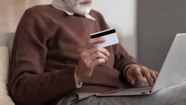 La startup Bleta publica una guía con siete claves para evitar fraudes digitales a mayores en el Black Friday