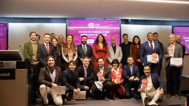 María Benjumea, presidenta y fundadora de South Summit, recibe el premio Personalidad Referente del Ecosistema Emprendedor de AJE Madrid