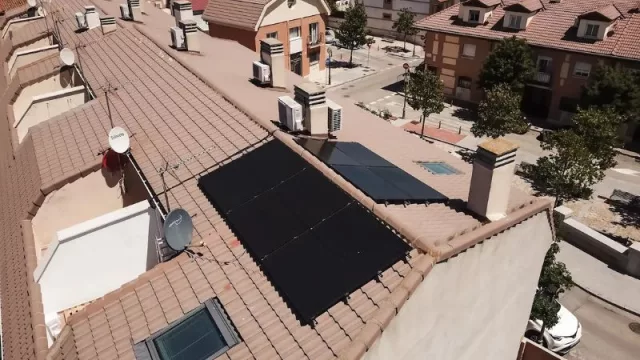 La incertidumbre impulsa al 71% de los españoles a exigir tarifas estables, convirtiendo el autoconsumo en la herramienta clave para el control de costes