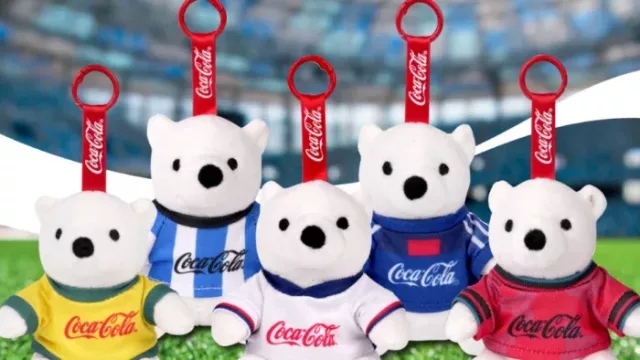 Coca-Cola relanza sus icónicos osos polares como blind box para celebrar el Mundial