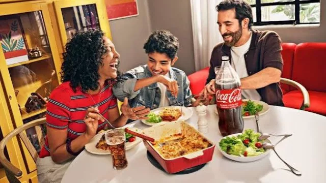 El Mundo Puede Esperar: la nueva campaña de Coca-Cola para celebrar los momentos que realmente importan